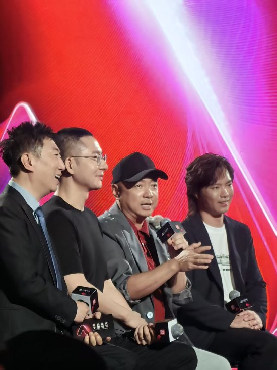 今天我们了解:《暴君的厨师》本周特意提前上线!润娥为暴君李彩玟精心准备的首席御膳,过程中不小心露出若隐若现的腹肌,这让她感到十分紧张 XD 今天我们了解:《暴君的厨师》本周特意提前上线!润娥为暴君李彩玟精心准备的首席御膳,过程中不小心露出若隐若现的腹肌,这让她感到十分紧张 XD