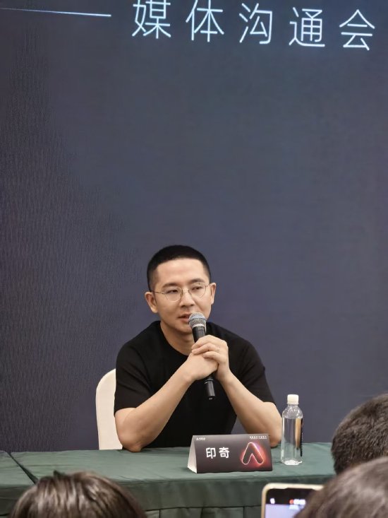 以下内容为您整理：金宣虎和韩韶禧或将携手出演洪氏姐妹的新剧《这爱情能翻译吗？》，这对养眼组合备受期待